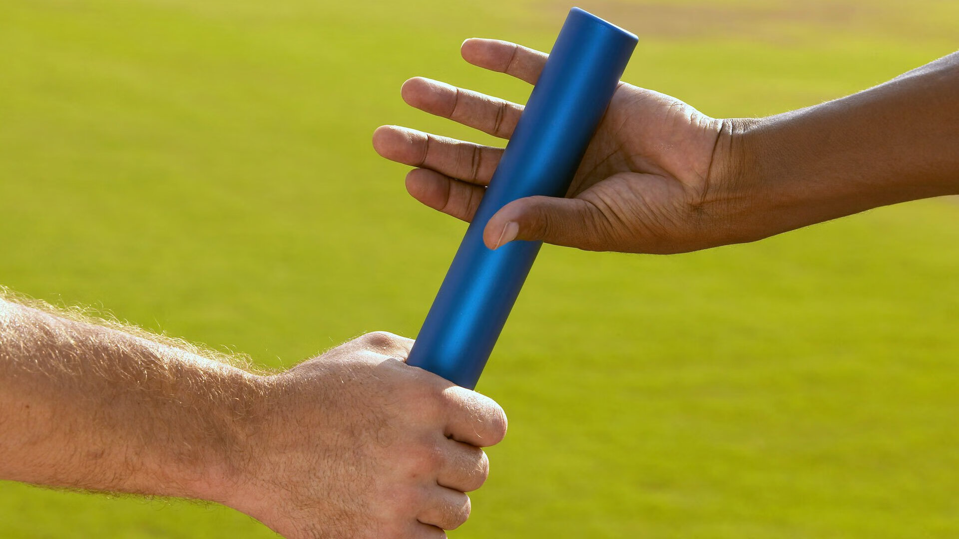 “未来之星青少年足球联赛火热进行，星光璀璨的赛场期待你”，未来之星全国青少年艺术展演